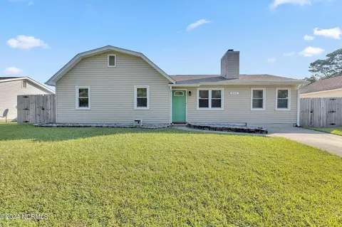 202 Hearthstone Dr, Jacksonville, NC 28546