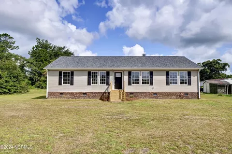 100 Country Ct, Ernul, NC 28527
