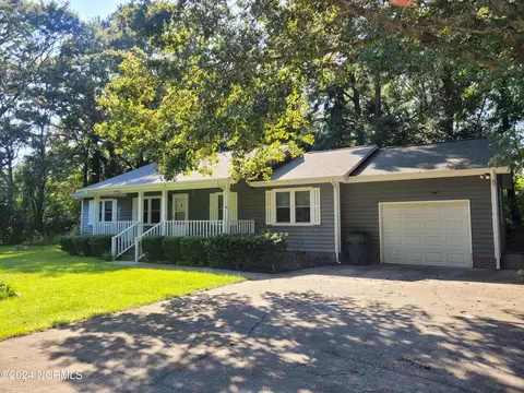 724 Thomasboro Rd SW, Calabash, NC 28467
