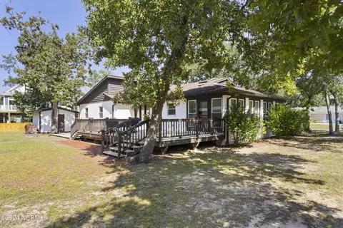 109 NE 59th St, Oak Island, NC 28465