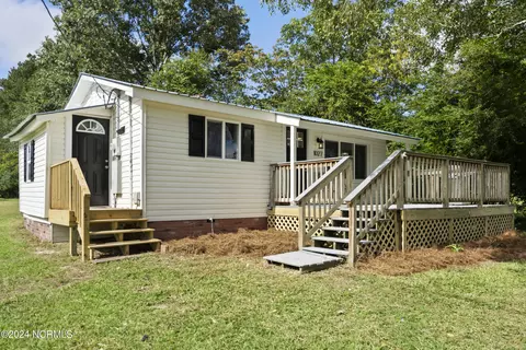 1027 Gregory Fork Rd, Richlands, NC 28574