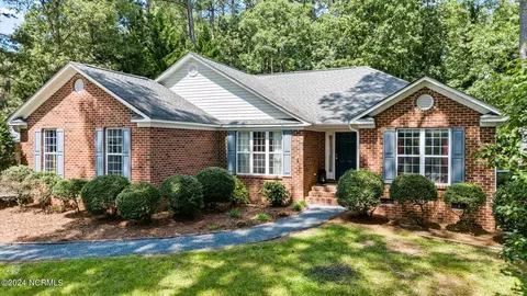 18 Lakeview Dr, Whispering Pines, NC 28327
