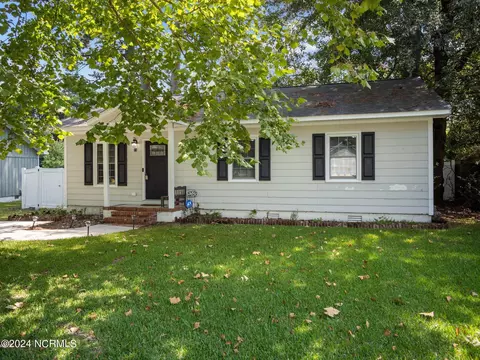 11 Lakewood Ct, Jacksonville, NC 28546