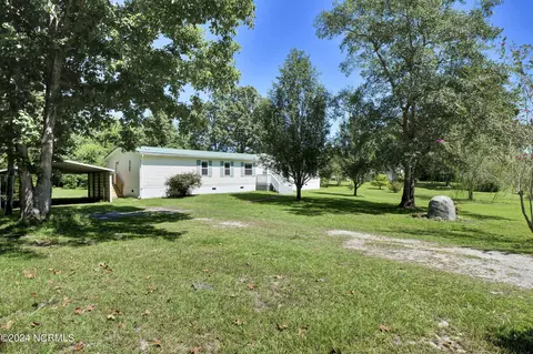 657 Bay Harbor Dr, Hampstead, NC 28443