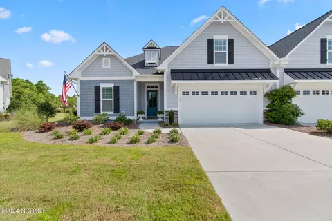3692 Gardenia Ln, Southport, NC 28461