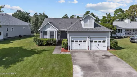 6113 Schooner Ct, New Bern, NC 28560