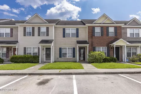 407 Springwood Dr, Jacksonville, NC 28546