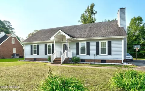 400 Woodfield Dr, Nashville, NC 27856