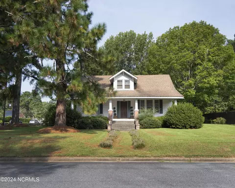 106 S 7th St, Pinetops, NC 27864