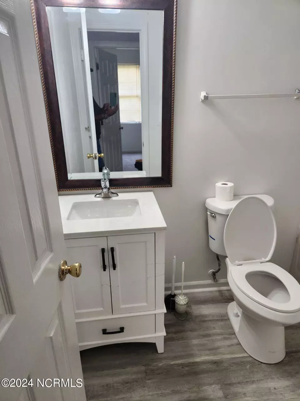 Bath - 1004 Leggett Rd, Rocky Mount, NC 27801 photo 2 of 3