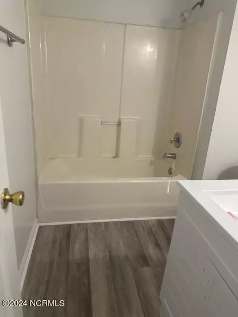 Bath - 1004 Leggett Rd, Rocky Mount, NC 27801 photo 1 of 3
