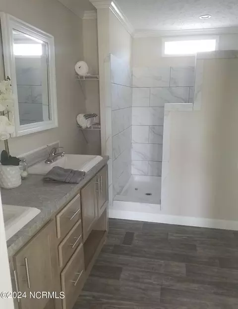 129 Lejeune Rd, Cape Carteret, NC 28584