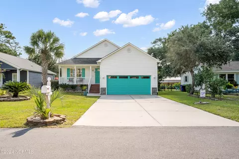 110 SE 5th St, Oak Island, NC 28465