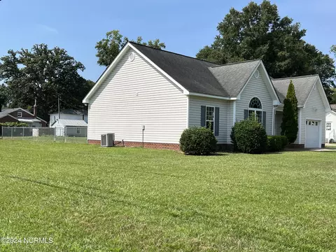 Exterior - 684 Second St, Ayden, NC 28513 photo 4 of 5