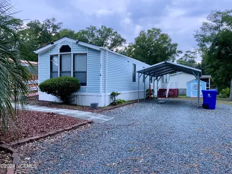 231 NE 67th St, Oak Island, NC 28465