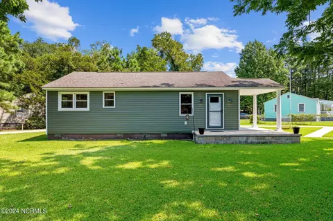 1108 Newton Dr, New Bern, NC 28560