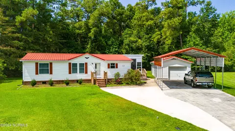 205 Ridge Crest Dr, Peletier, NC 28584