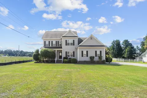143 Booth Pond Rd, Raeford, NC 28376