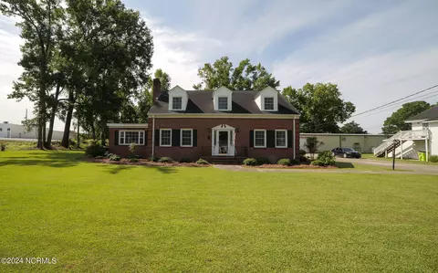 311 W Lewis St, Whiteville, NC 28472