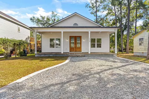 120 NW 22nd St, Oak Island, NC 28465