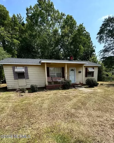 1207 Poplar St, Scotland Neck, NC 27874