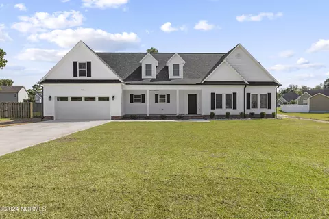 202 Thistle Ct, Maple Hill, NC 28454