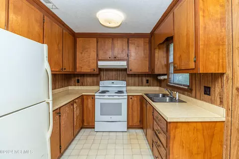 Kitchen - 699 Mitchell Rd, Dudley, NC 28333 photo 2 of 3