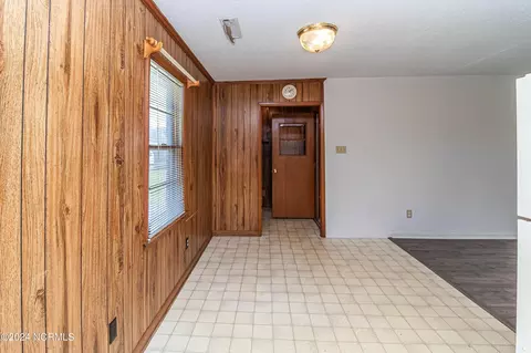 Entry Way - 699 Mitchell Rd, Dudley, NC 28333 photo 2 of 2