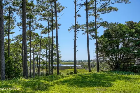 4030 Barnes Bluff Dr SE, Southport, NC 28461