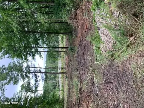 700 N Glenwood Trl, Southern Pines, NC 28387
