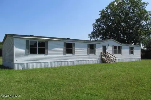 411 Carlonie Dr, Pembroke, NC 28372
