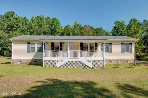 110 Louise Carr Rd, Burgaw, NC 28425