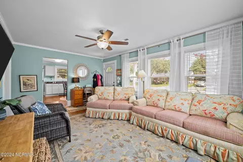 Living - 321 E 13th St, Washington, NC 27889 photo 1 of 1