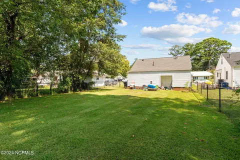 Exterior - 321 E 13th St, Washington, NC 27889 photo 2 of 2