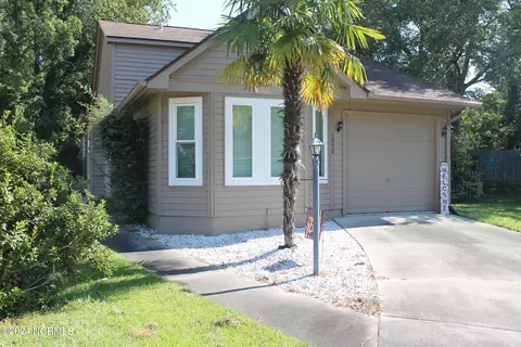 1050 Valley Dr, Calabash, NC 28467