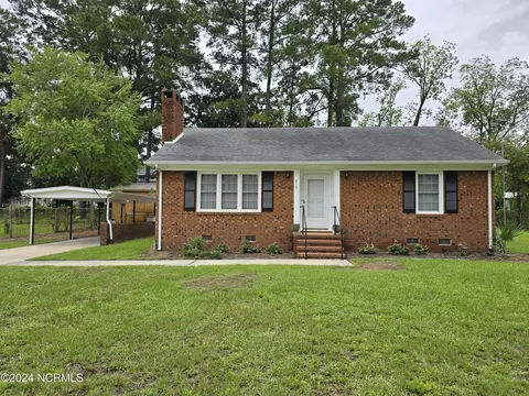 215 W James St, La Grange, NC 28551