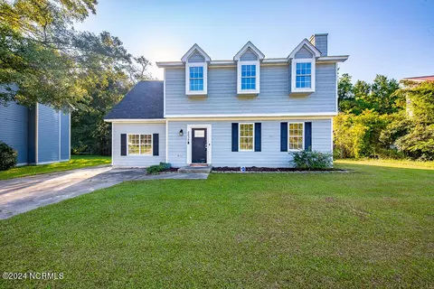2634 Idlebrook Cir, Midway Park, NC 28544