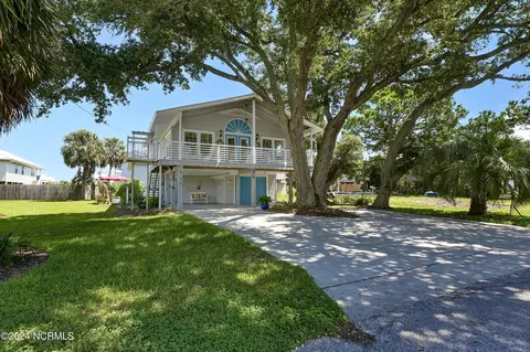 304 Florida Ave, Carolina Beach, NC 28428