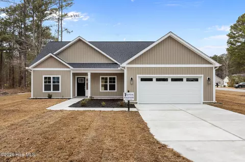 100 Maple Ct, Havelock, NC 28532