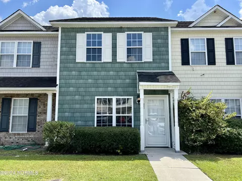803 Springwood Dr, Jacksonville, NC 28546
