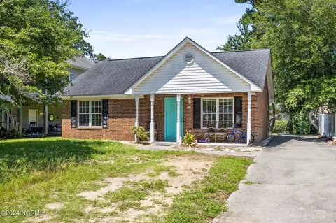 323 NE 47th St, Oak Island, NC 28465