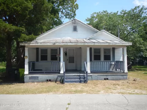 514 Crawford St, New Bern, NC 28560