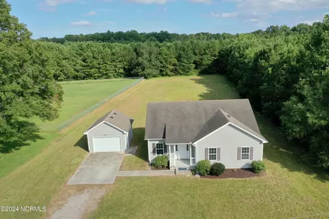 367 NW Backwoods Rd, Moyock, NC 27958