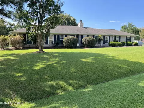 105 Hickory Cir, Swansboro, NC 28584