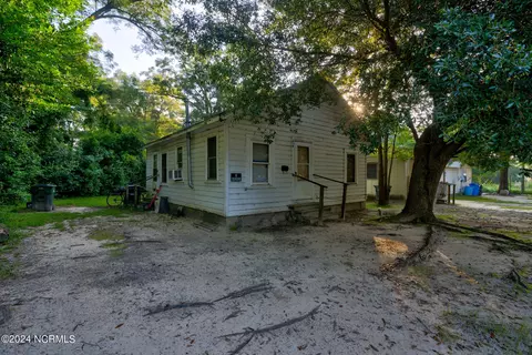 614 Mcnair Ave, Laurinburg, NC 28352