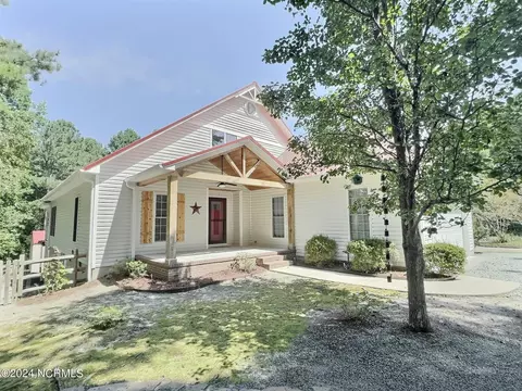 103 Juniper Ct, West End, NC 27376