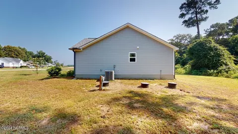 102 Second Base Ct, Kenly, NC 27542 photo 4