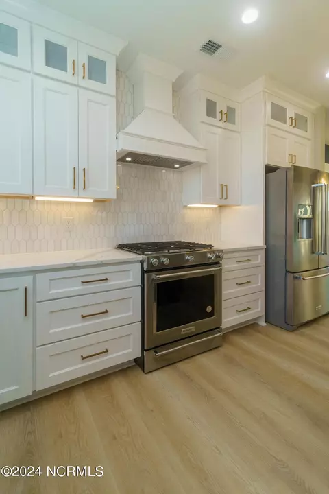 Kitchen - 302 Nicholas Way, Hubert, NC 28539 photo 4 of 4