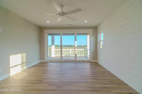 Living - 302 Nicholas Way, Hubert, NC 28539 photo 2 of 4