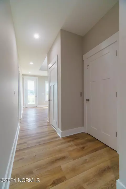 Entry Way - 302 Nicholas Way, Hubert, NC 28539 photo 3 of 5